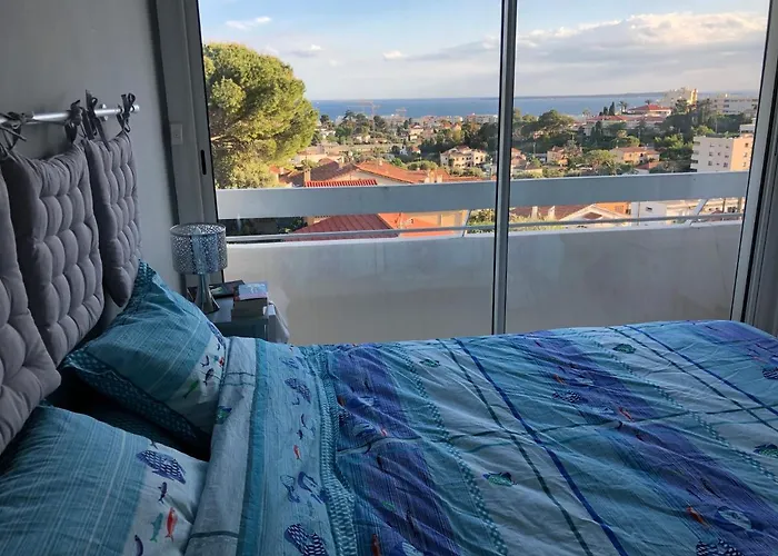 Vue Panoramique Антиб